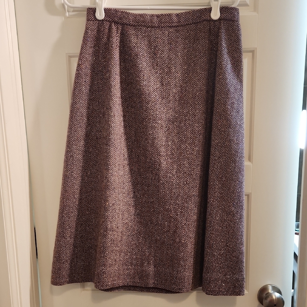Classic Herringbone Tweed Skirt - Brown and Maroon.  Size 6 Homemade.